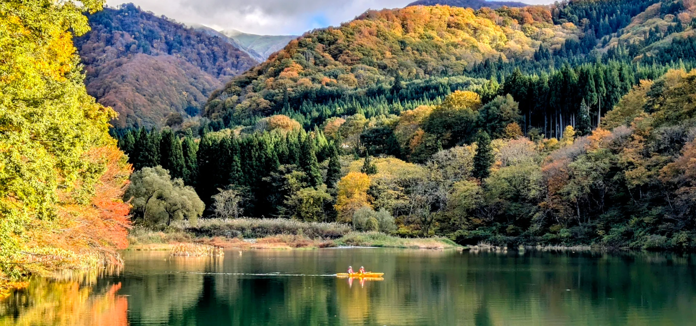 Beautiful lake Daigenta with the autumn colours.