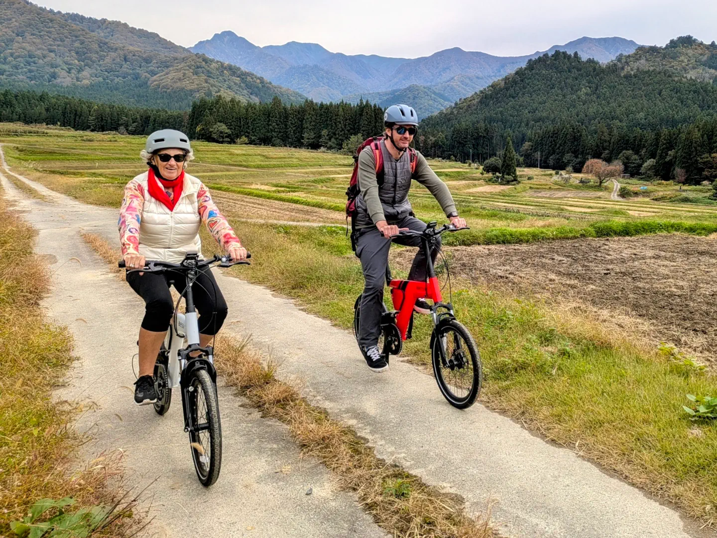 Guided e-bike tour through the rice fields of Yuzawa.